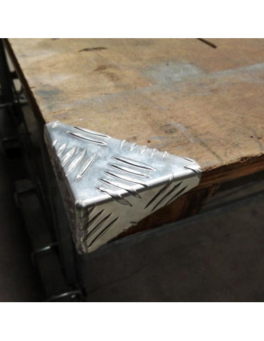 COIN EN ALUMINIUM STRIÉ 95 X 95 X 52 MM