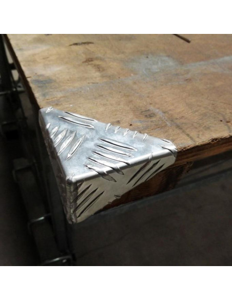 COIN EN ALUMINIUM STRIÉ 95 X 95 X 52 MM