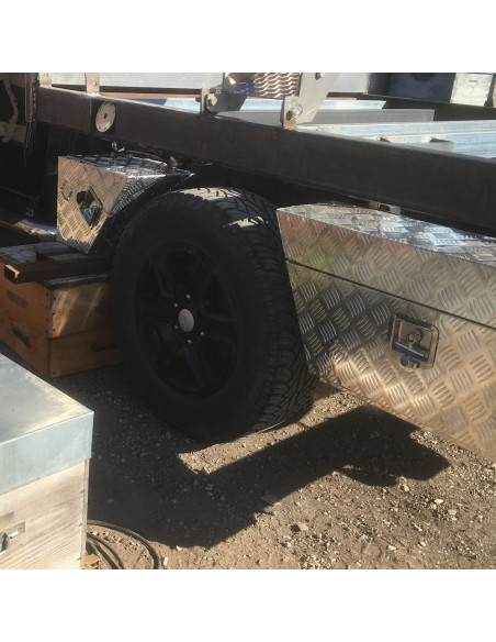 COFFRE ALUMINIUM SOUS CHASSIS 20L DIM. 400-200 X 300 X 300 MM