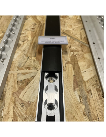 PROTECTION EN PLASTIQUE CLIPSABLE POUR RAIL AERO (1 M)