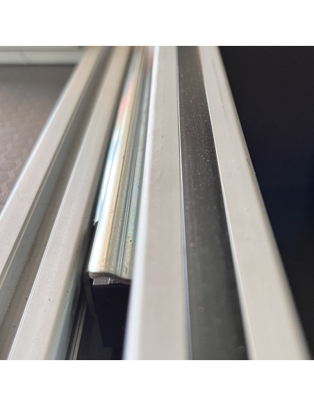 PROTECTION EN PLASTIQUE CLIPSABLE POUR PROFILE ALUMINIUM FENTE 8 MM