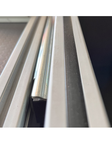 PROTECTION EN PLASTIQUE CLIPSABLE POUR PROFILE ALUMINIUM FENTE 6 MM
