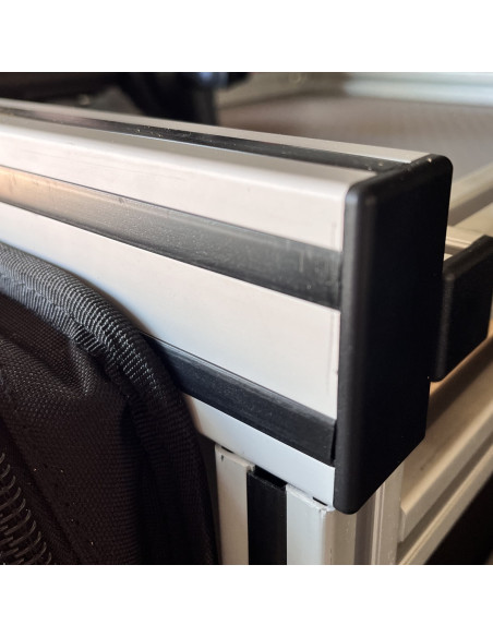 PROTECTION EN PLASTIQUE CLIPSABLE POUR PROFILE ALUMINIUM FENTE 6 MM