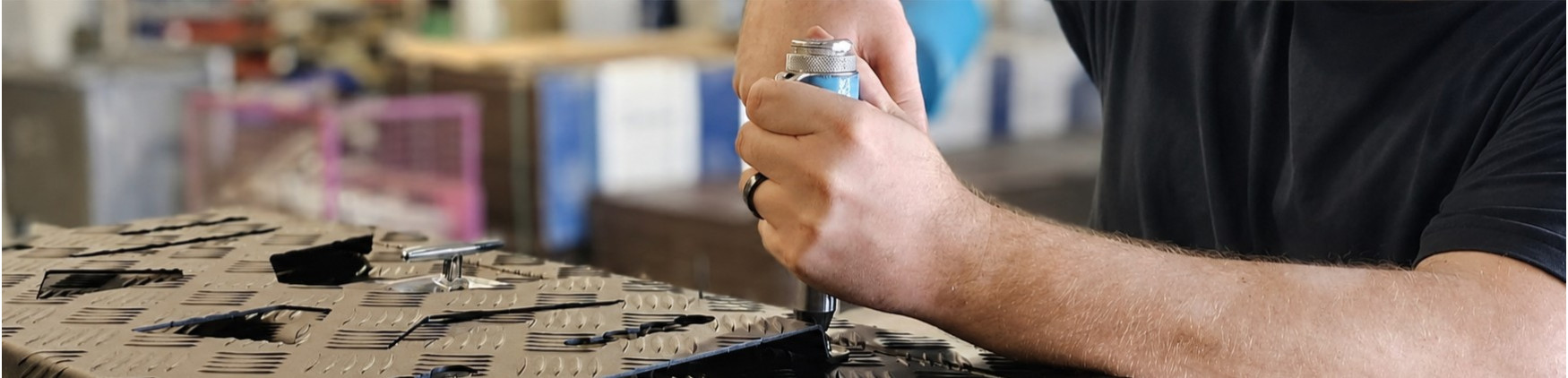 Guide Fixation de Coffre en Aluminium : Tube, Rail Aéro et Support matériél